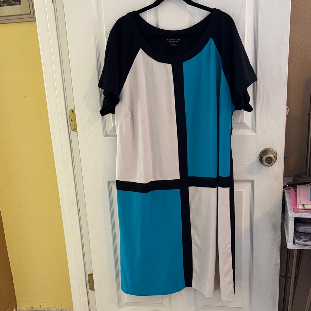 Signature by Robbie Bee Colorblock Midi Dress in Black, White, and Blue